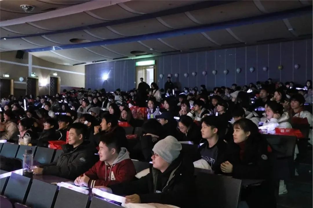 4dd52d95201748f0ba6c43b2df453301.jpg 4dd52d95201748f0ba6c43b2df453301.jpg